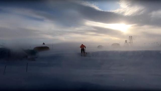 地球冰箱门已隙开缝隙，科学家正钻进南极末日冰川，测定崩溃时间