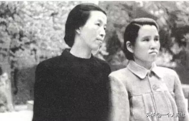 1948年江青回济南为母亲办丧事