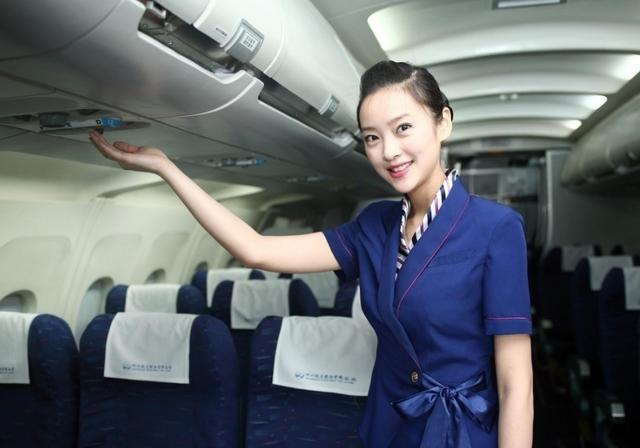 为什么美国空姐都是大妈，中国空姐却都是漂亮年轻人？