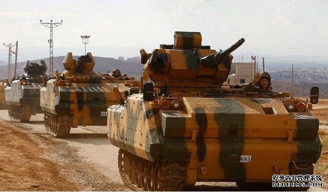 土耳其跟俄罗斯闹翻！大批装甲车出动，随时对俄叙联军动武
