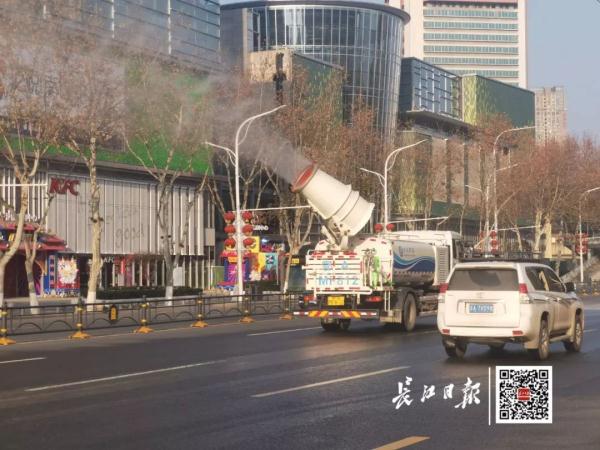 武汉每天两次集中消毒进展如何？社区、超市、马路都是这样的