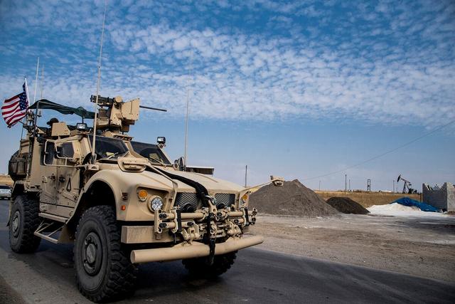 美军坦克取消运抵叙利亚战区，无力阻击俄叙联军，随时抛弃库尔德
