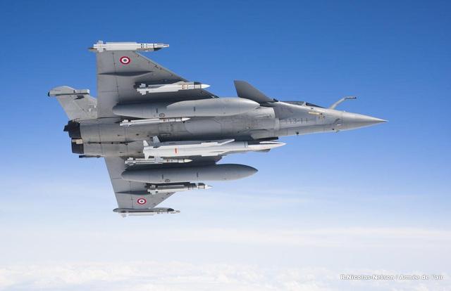 法军最新战机不甘寂寞，远征叙利亚频频出击，俄苏35迎来强劲对手