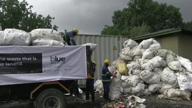 尼泊尔动用军队清理35吨珠峰及其他山峰垃圾，耗资5200万