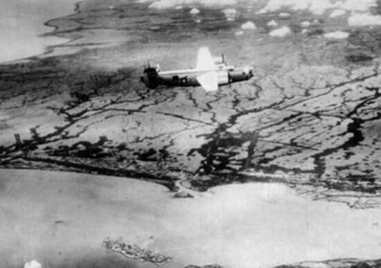 揭秘月球上的轰炸机，消失在百慕大的二战时期飞机为何出现在月球