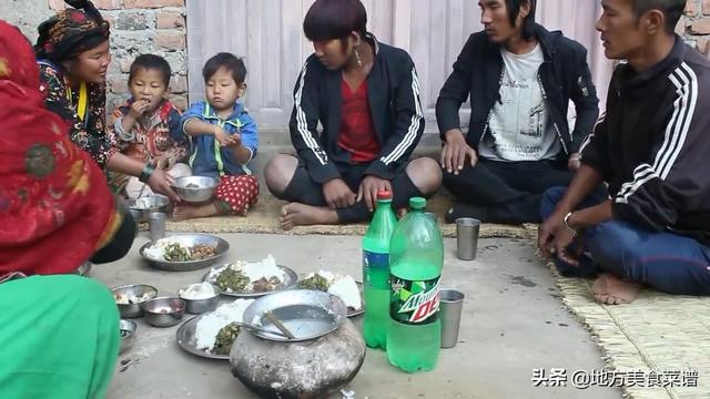 喜马拉雅山脚下尼泊尔富人家来客人了，看看他们吃的什么