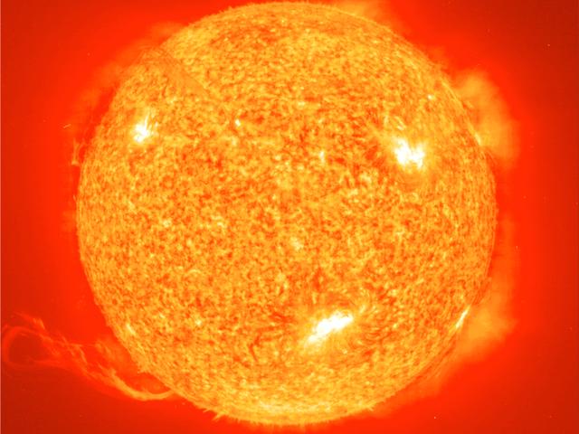 一亿亿吨水能浇灭太阳吗?科学家:别说灭火,结果很可怕
