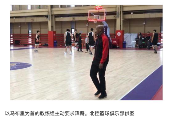 NBA巨星获中国永居权，主动降薪20%，指出美国不如中国的重要素质